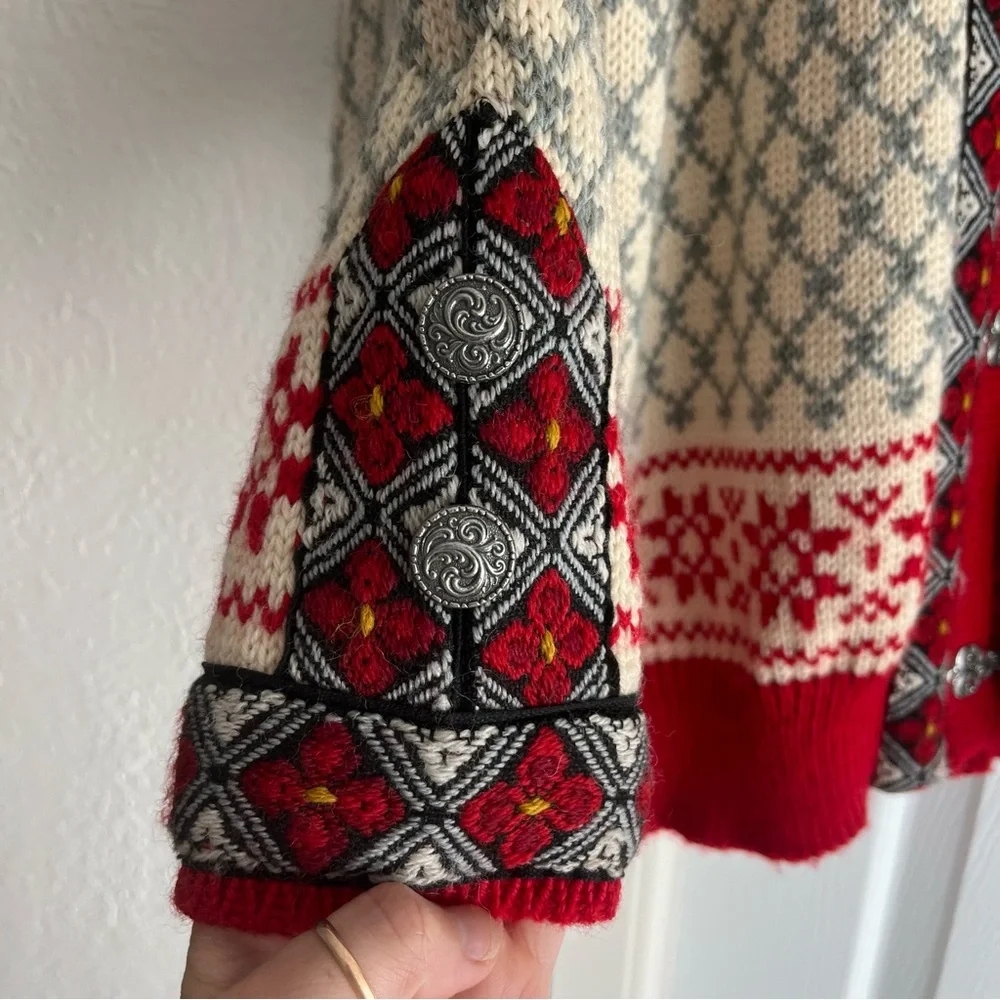 VINTAGE Dale of Norway Scandi Wool Knit Fair Isle Sweater
